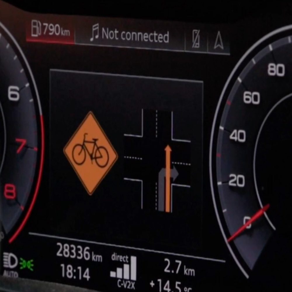 A driver's in-dash Spoke display alerting them to a cyclist approaching nearby.